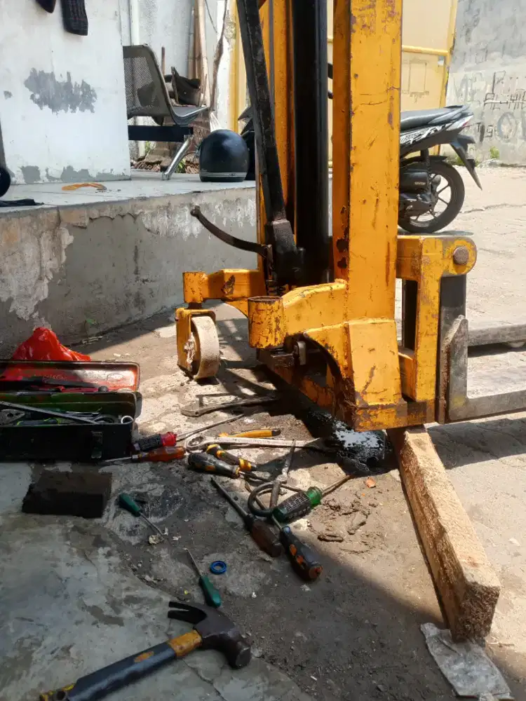 service hand lift