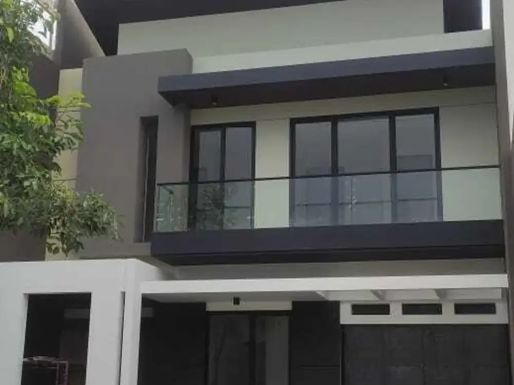 Adem Hadap Selatan Rumah Minimalis di Citraland Utama Woodland