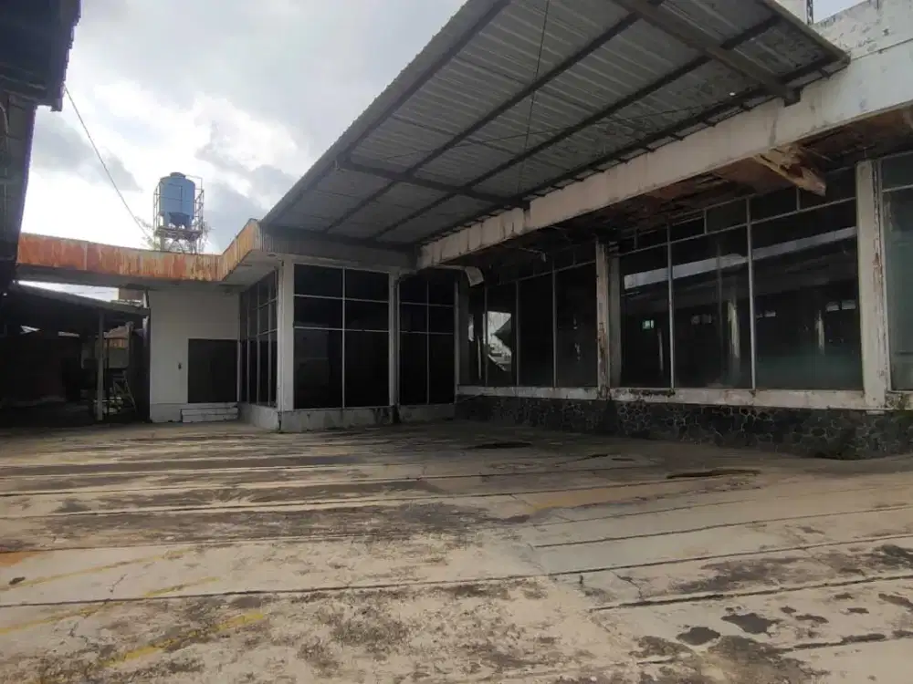 Dijual Rumah Usaha Lokasi Prestitsius di Tengah Kota Malang