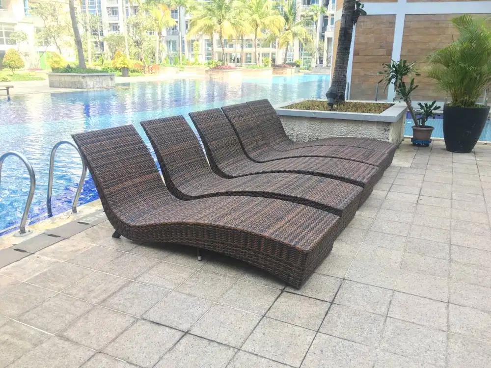 DB RS03 LOUNGER / KURSI MALAS ROTAN SINTETIS DEPOK