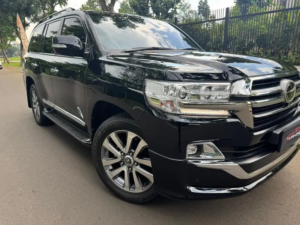 toyota landcruiser land cruiser lc 2017/2018/2019/2020 vxr good cond!!