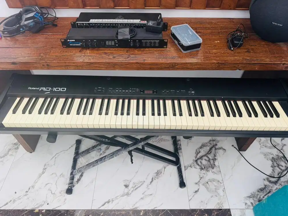 Roland RD-100 Digital Stage Piano 88-Key Weighted – Rare Item