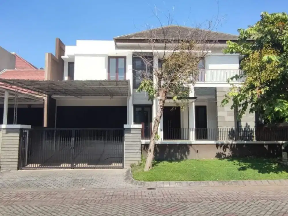 Kondisi Terawat Bangunan 2 Lantai Rumah di Graha Family blok U