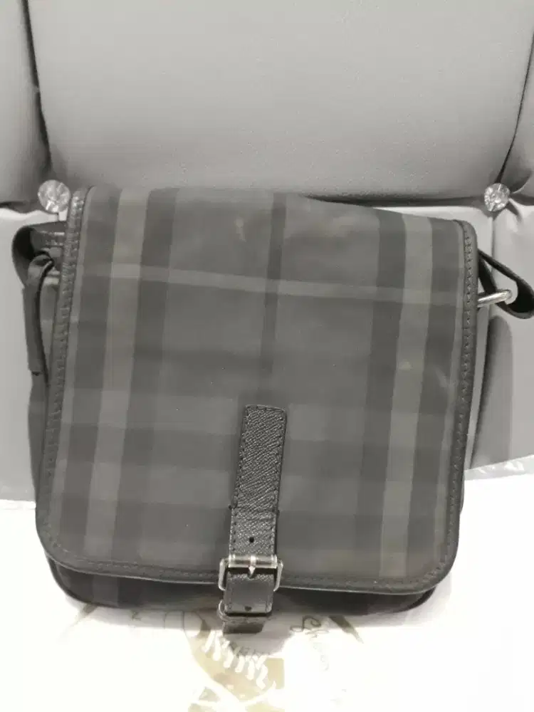 Burberry sling bag