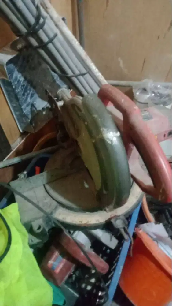 Jual : *Mesin Potong Alumunium Maktec MT230*  Kondisi : bekas normal H