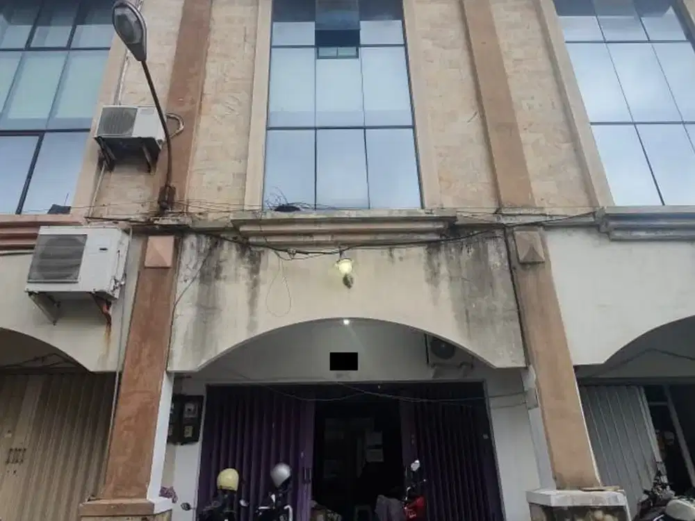 Ruko Grand Sungkono Bangunan 3 Setengah Lantai Terawat