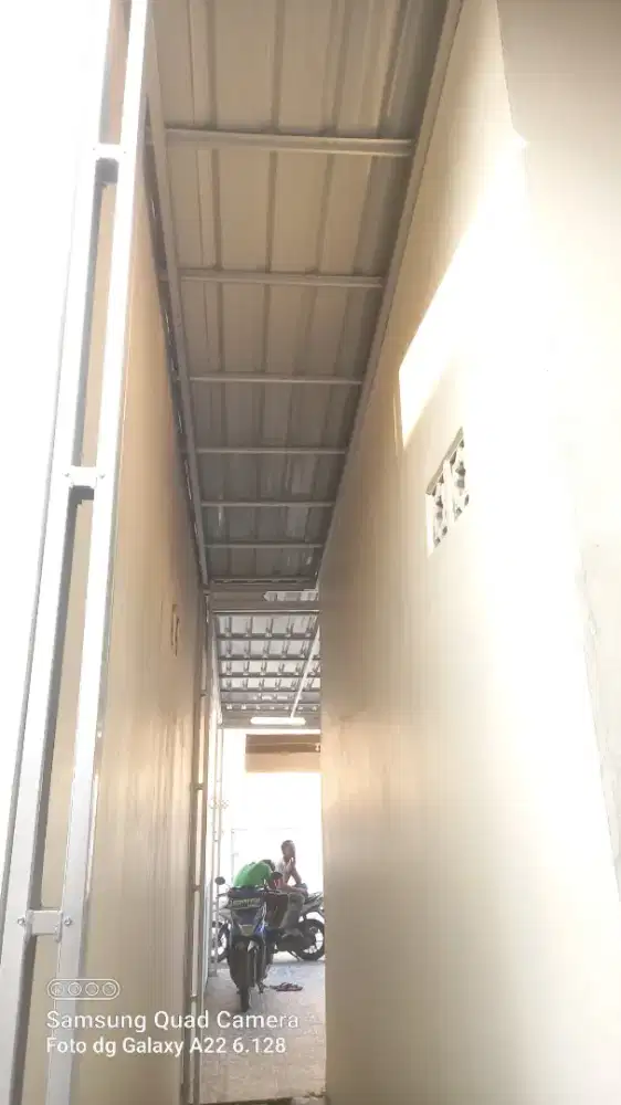Kanopi baja ringan