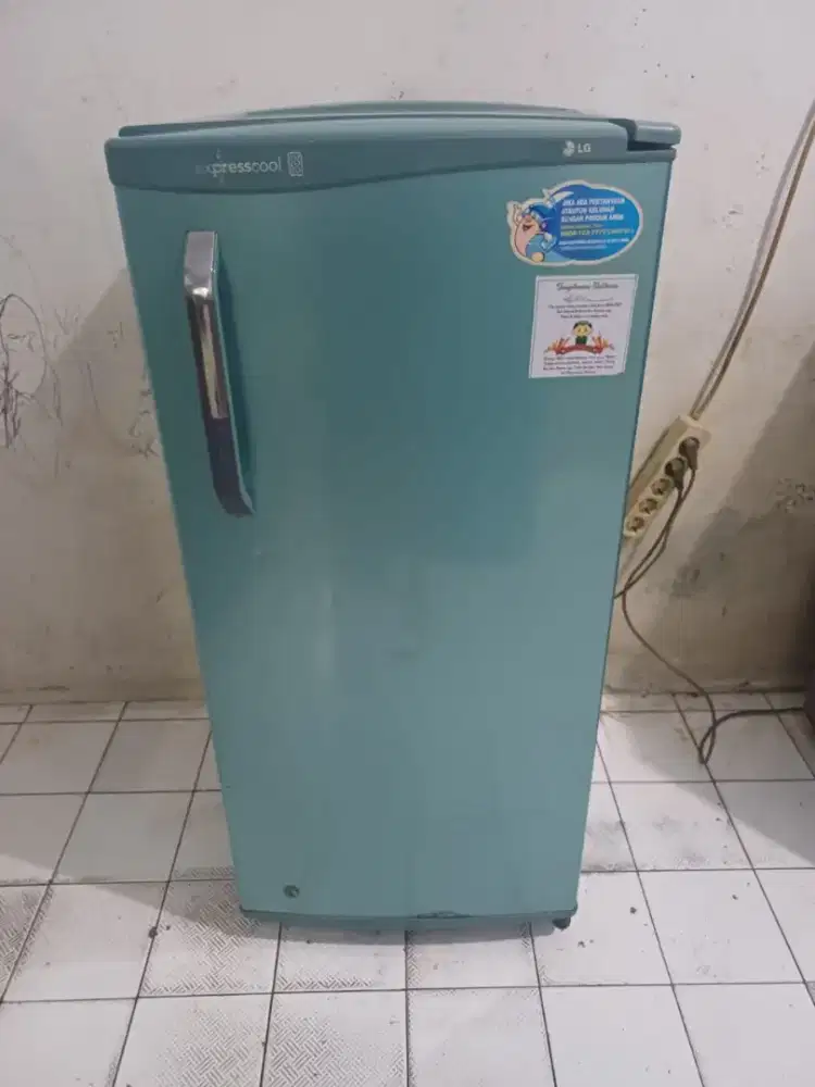 Dijual murah kulkas 1pintu MEREK LG kondisi normal siap pakai nominus