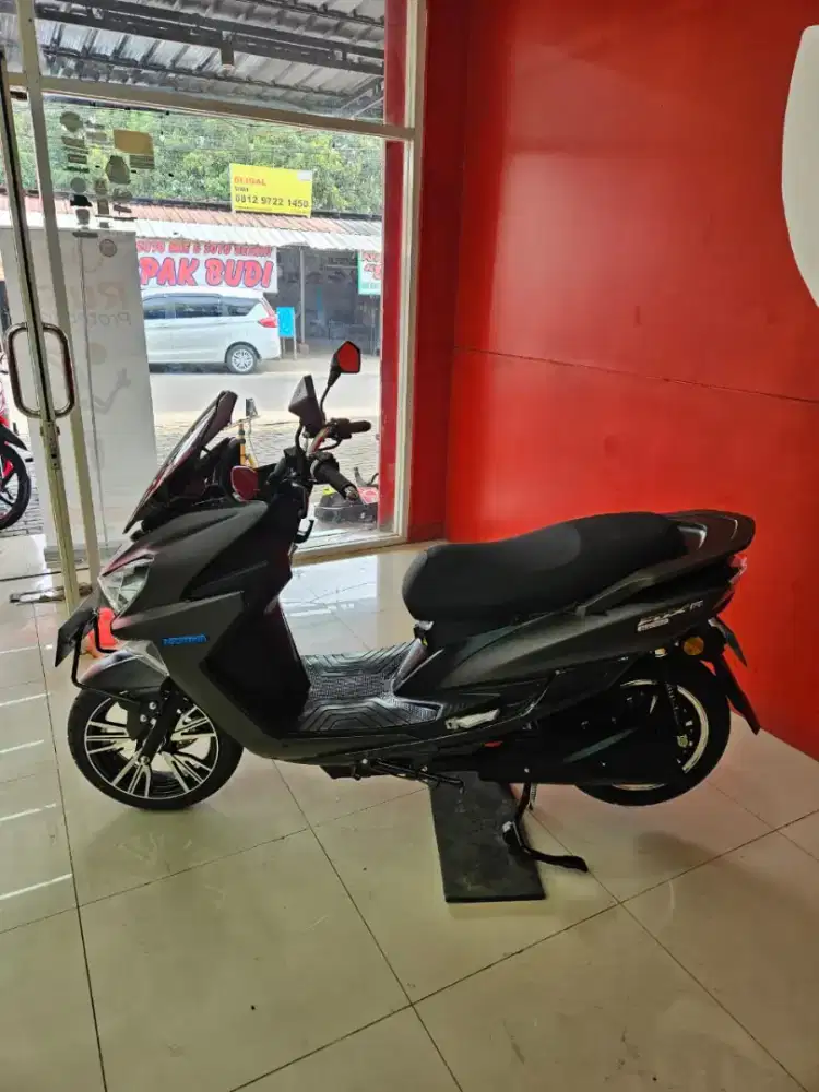 Motor listrik polytron fox R abu long range 130km