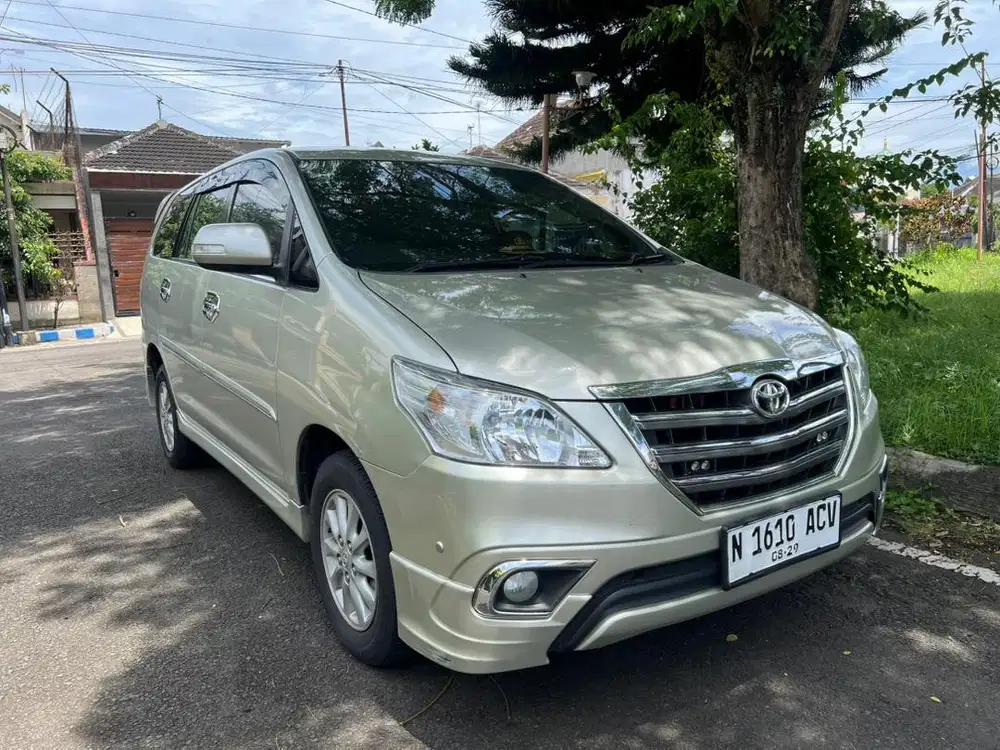 Innova V luxury 2014