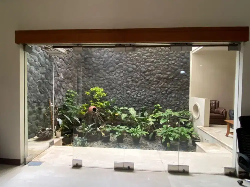 RUMAH LUAS AREA BURANGRANG DEKAT UNIVERSITAS LANGLANGBUANA