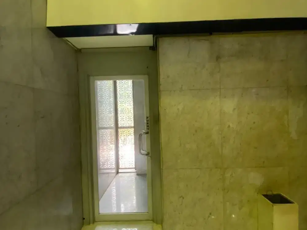 SEWA RUANGAN USAHA JAKARTASELATAN SUDIRMAN  37M2 BARE 175K NEGO