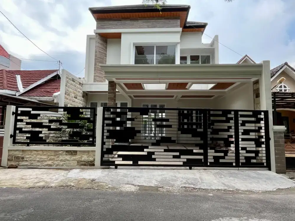 Rumah mewah baru dengan kolam renang dekat UGM & STIM YKPN