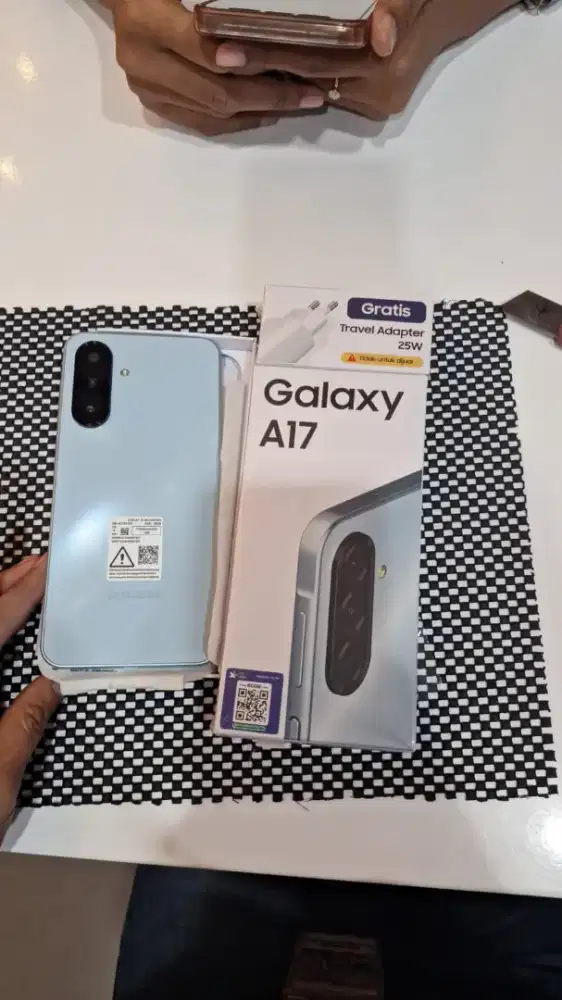 Samsung A17 8/128