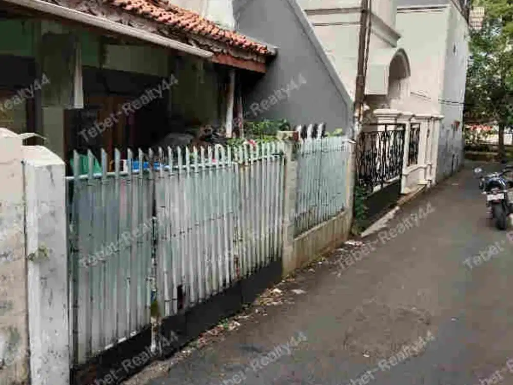 Rumah Hitung Tanah di Tebet Timur, selisih 2 rumah dari Jalan 2 mobil