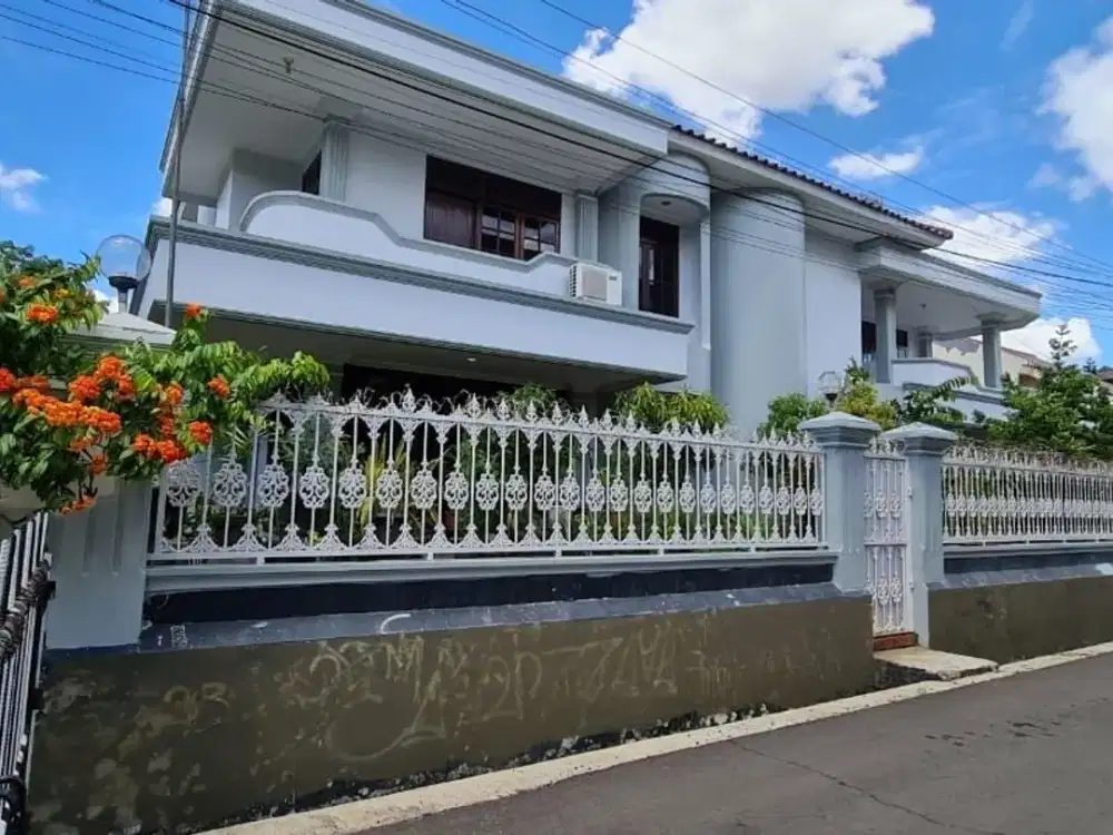 Dijual Rumah Hook 2 Lt di Jl Kayumas Selatan, Jakarta Timur. Siap Huni