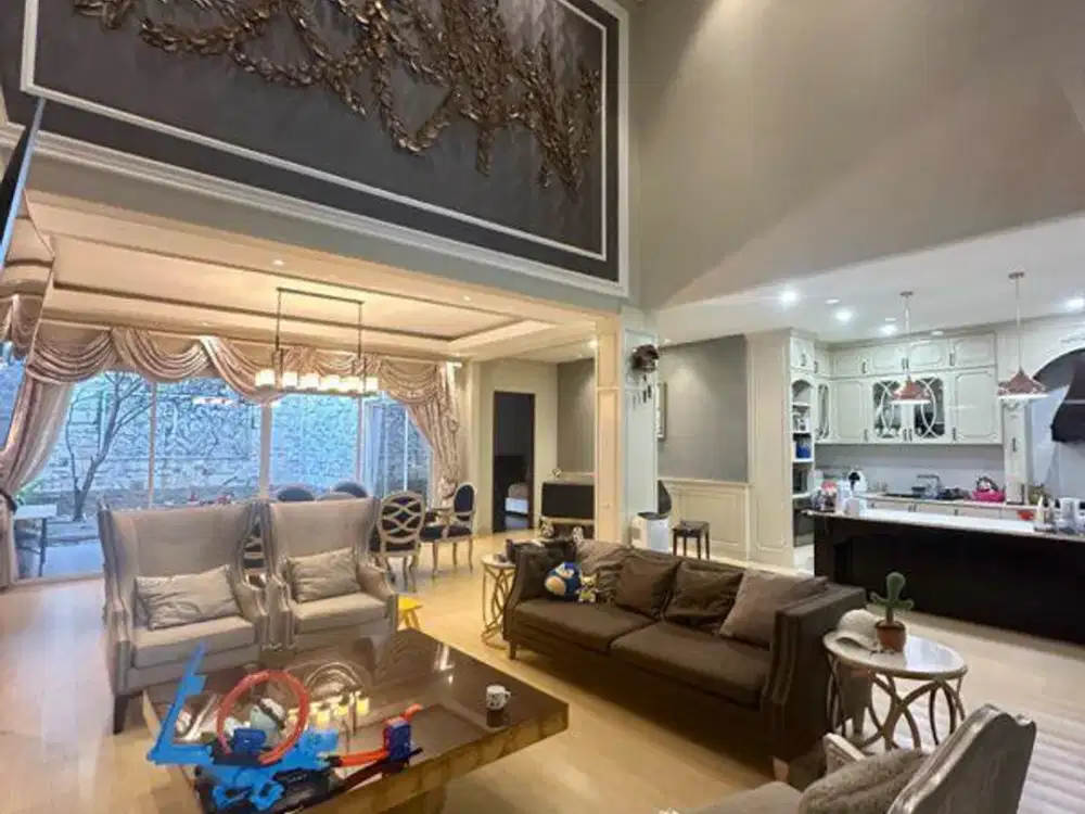 Rumah Mewah Graha Family Mewah di Surabaya Barat Dekat Citraland