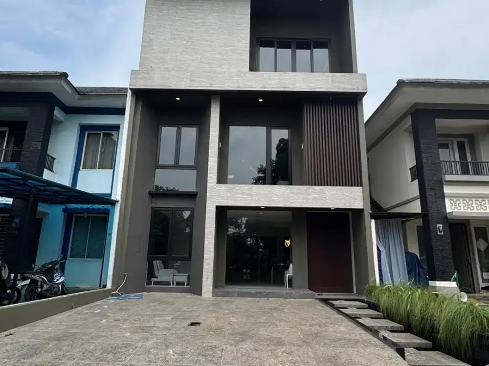 Jual Rumah Brand New ALAM SUTERA 3 Lantai Depan Taman