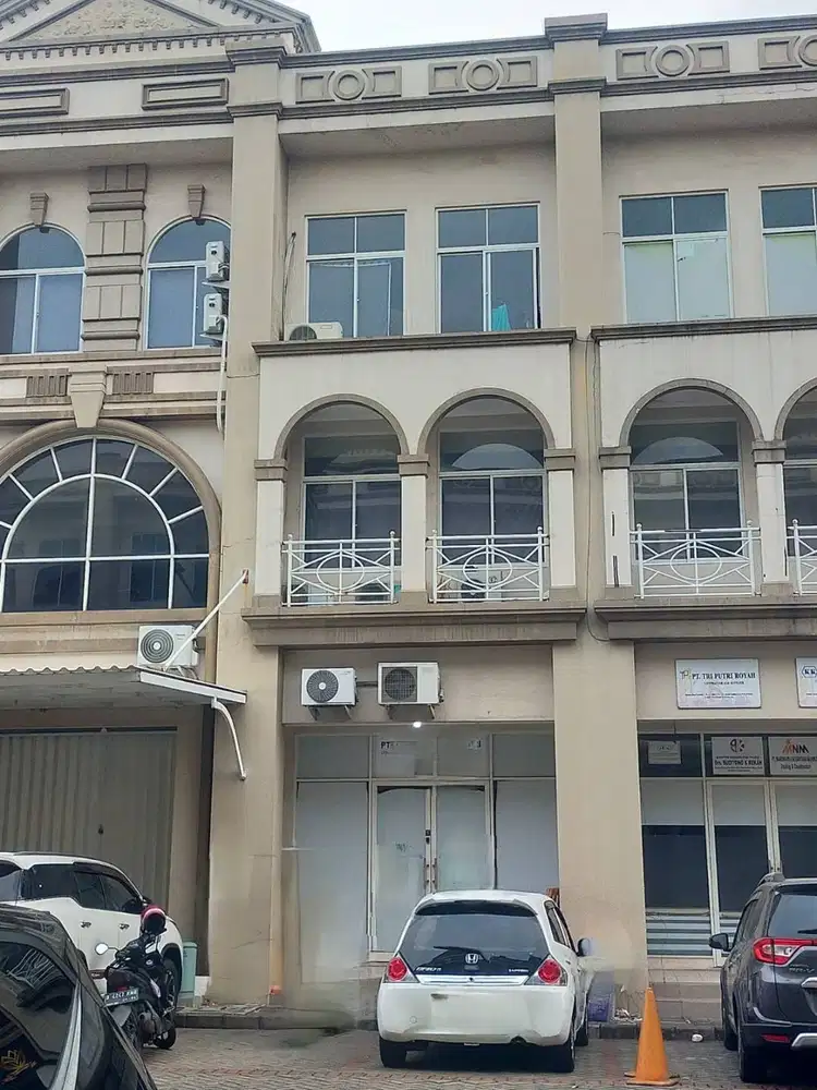 Ruko 3 lantai strategis siap pakai di Galaxy Crand City Bekasi