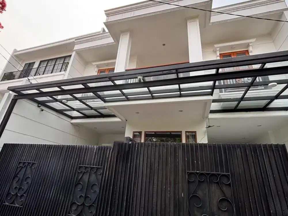 Rumah 2 Lantai Disewakan di Tebet Timur Dalam – 5KT, Semi Furnish, Lokasi Strategis