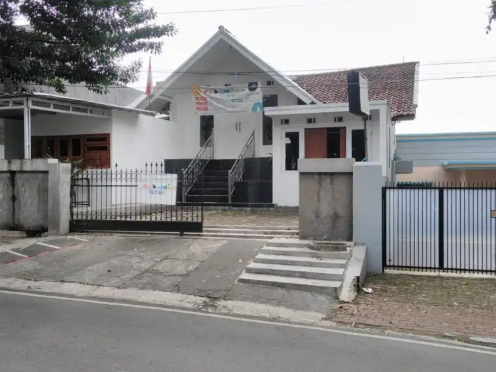 Rumah siap huni di Mainroad Sarijadi bisa untuk usaha Bandung