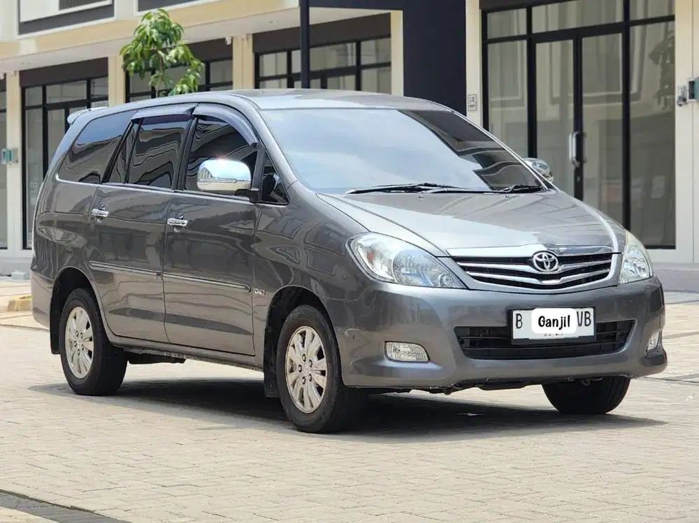 Innova V DIESEL AT 2009