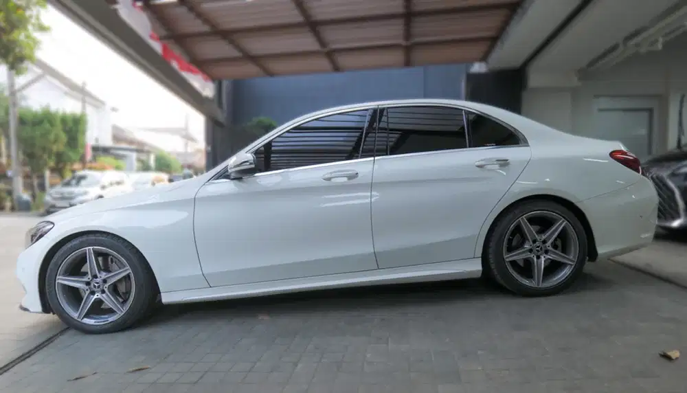 Mercedes-Benz C300 2018 Bensin