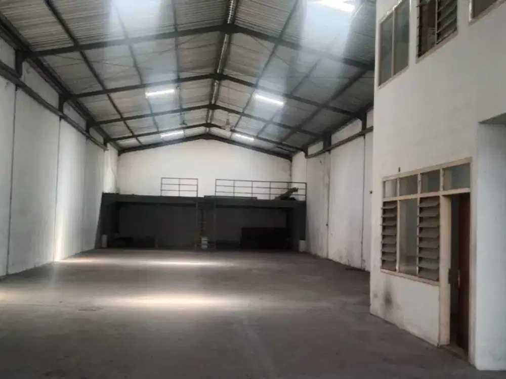 Siap Pakai ada Kantor 2 Tingkat Gudang Margomulyo Permai D