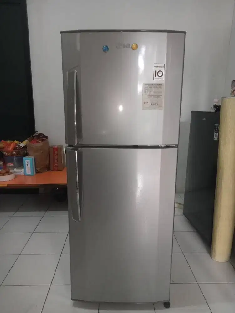 Kulkas 2 Pintu LG Low Watt Bersih Mulus tinggal Angkut