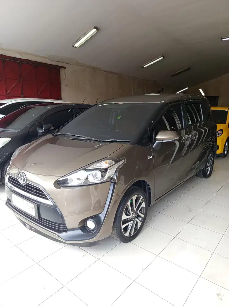 Toyota Sienta V AT 2017 Bronze