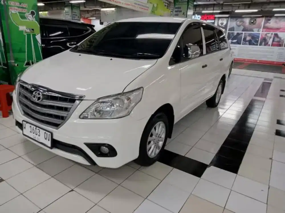 INNOVA E PLUS BENSIN AT 2015 PUTIH