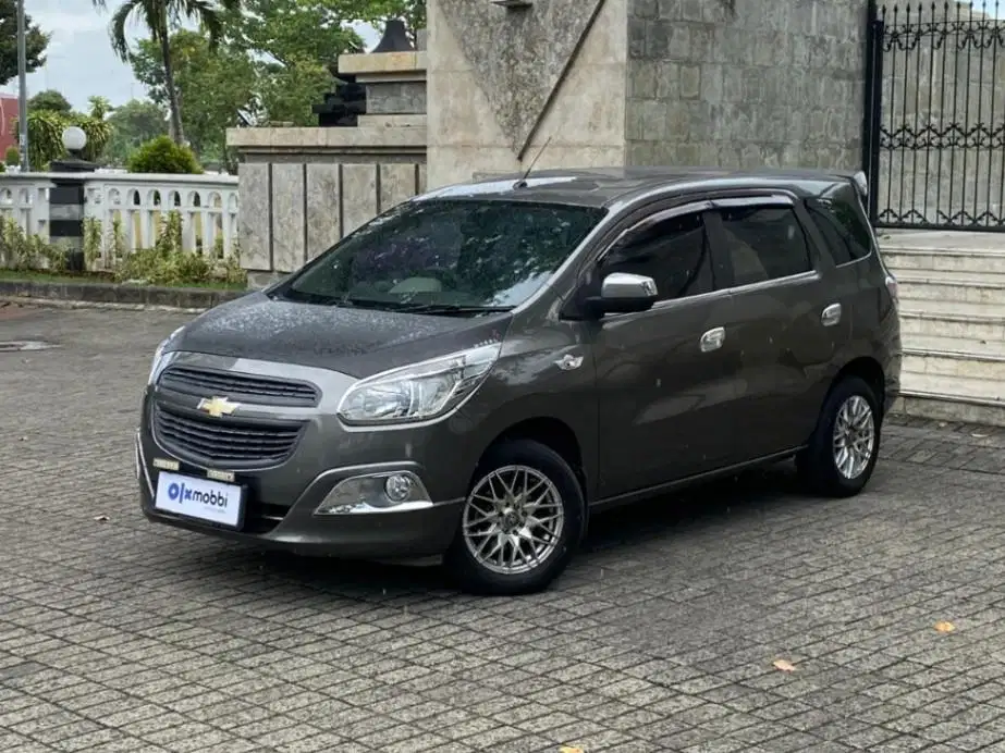 Low KM Chevrolet Spin 1.2 LT Bensin-MT 2013 Abu-abu
