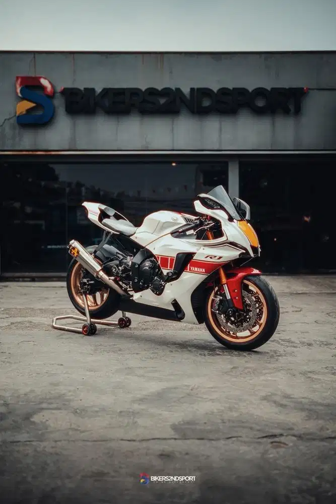 YAMAHA R1 60TH ANIVERSARY