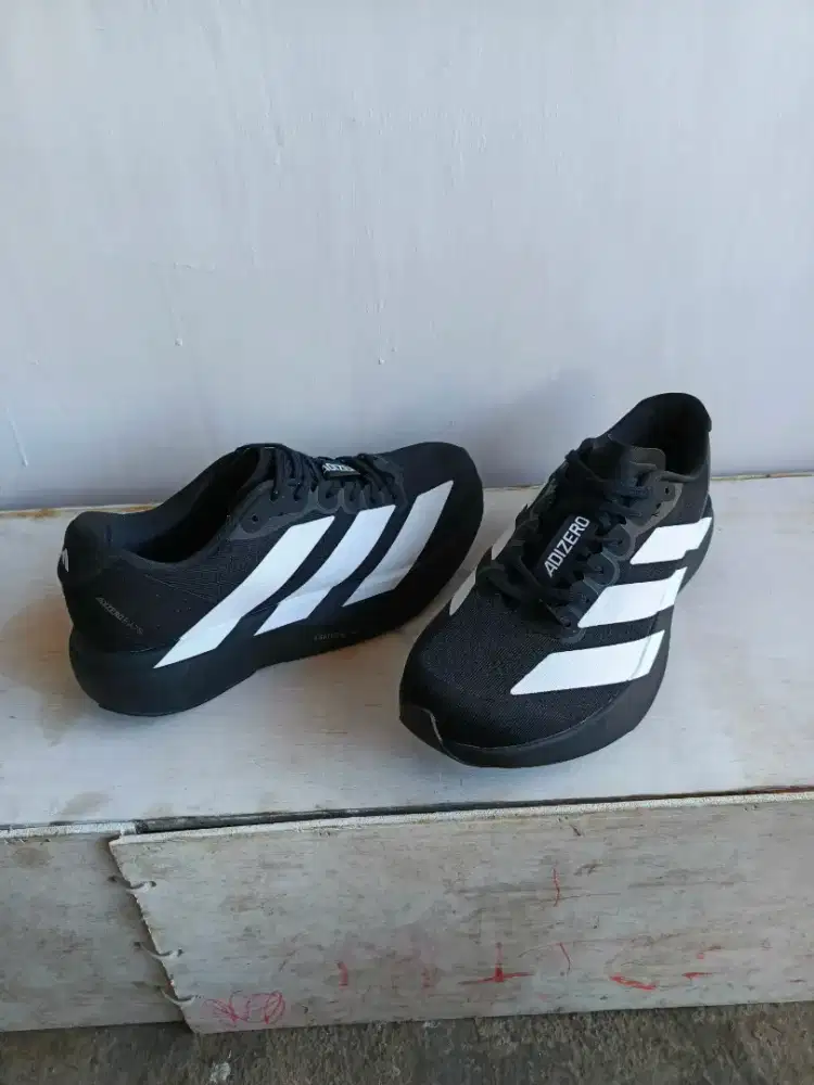 Sepatu joging uk 40