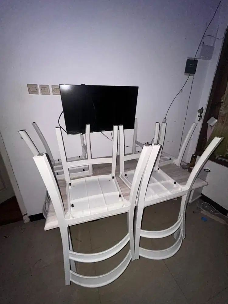 Set Meja Makan Olympic Include Kursi