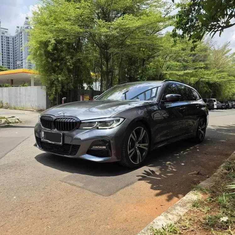 2020 BMW 320i Touring M-Sport Wagon KM 180000