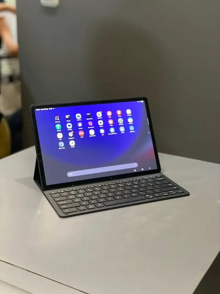Second Samsung Tab S9+ 5G 12/256gb with keyboard