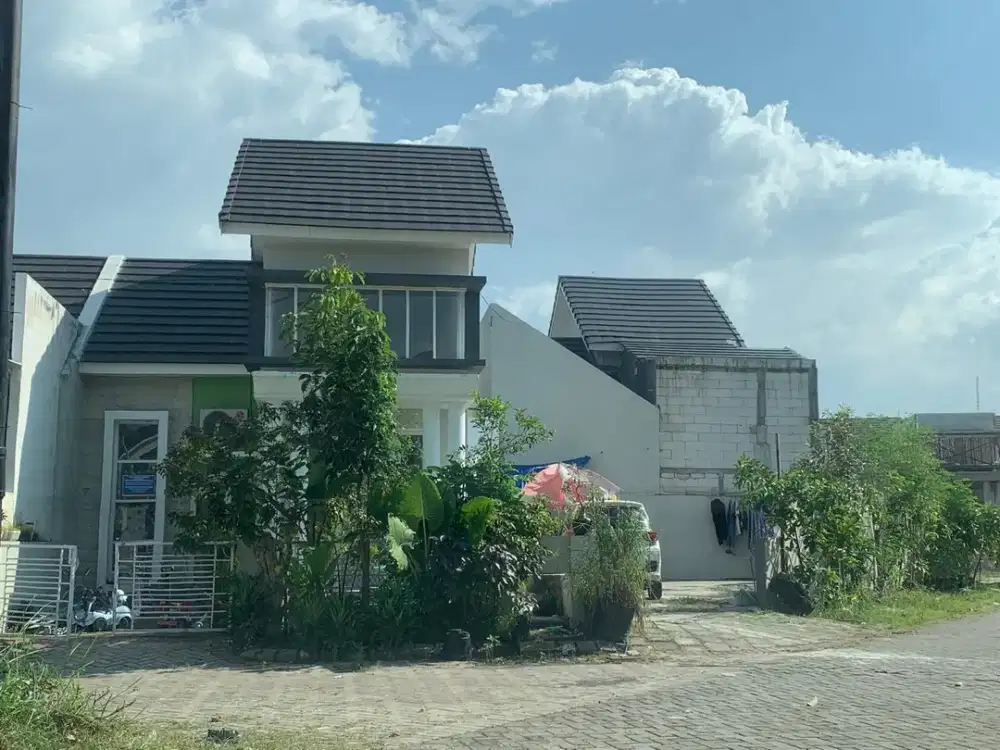 RUMAH DI DESA RANGKAH KIDUL, SIDOARJO