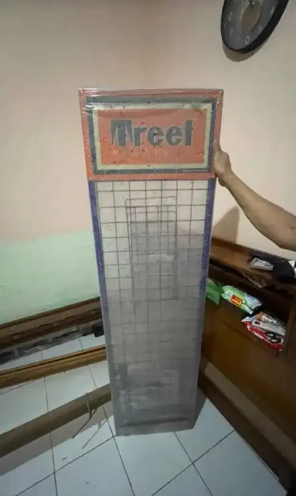DISPLAY STAND MERK TREET