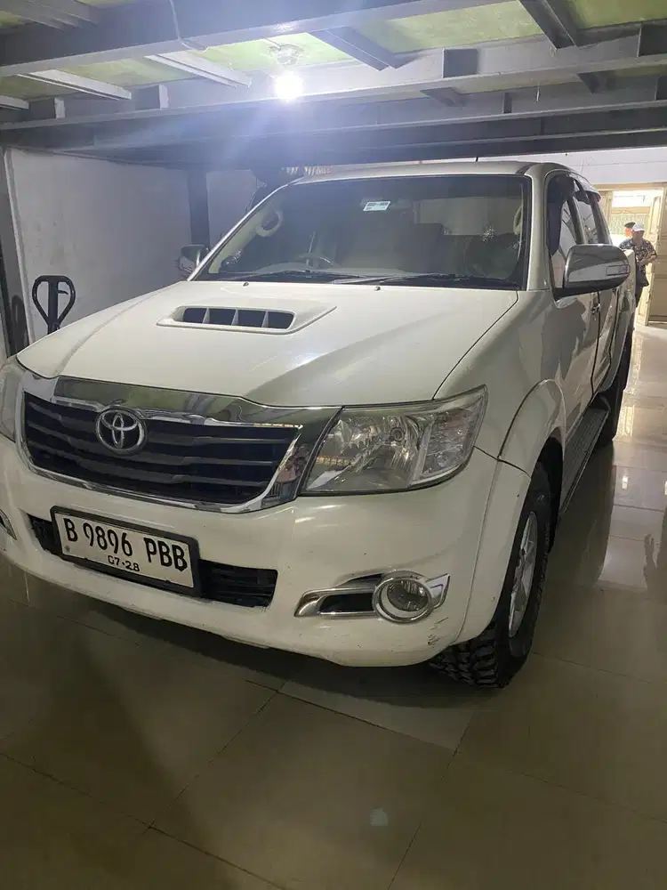 Toyota Hilux G 4x4 Manual/ MT '2013' Putih (diesel) Double Cabin