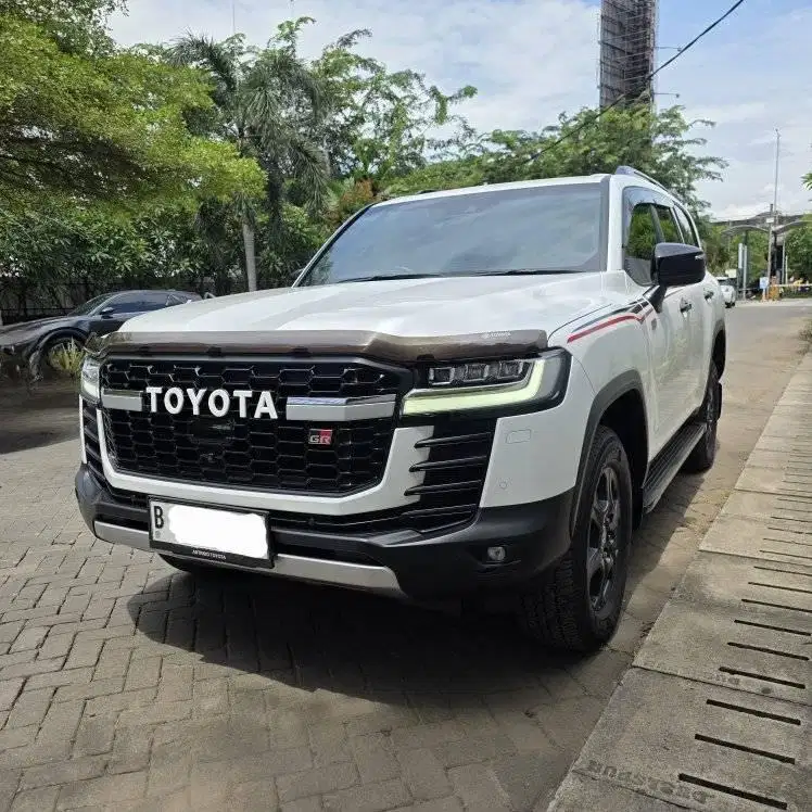 2024 Toyota Land Cruiser 300 GR Sport KM 14000