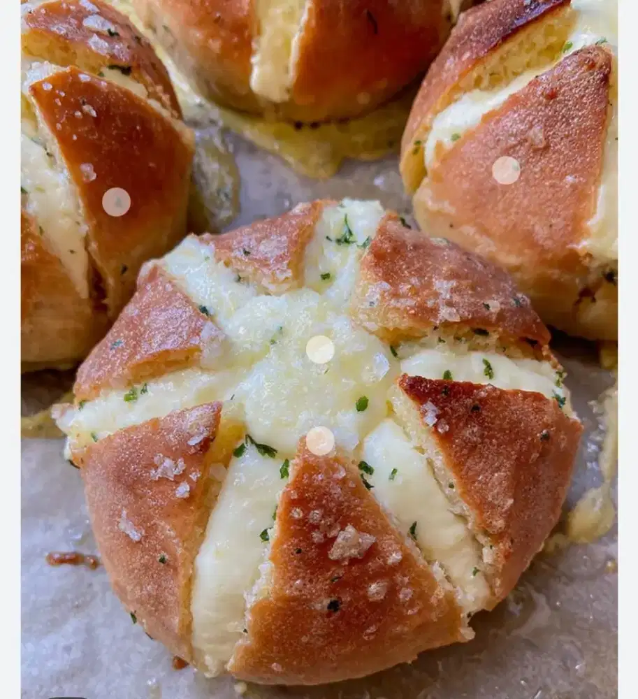 Korean cream cheese garlic bread