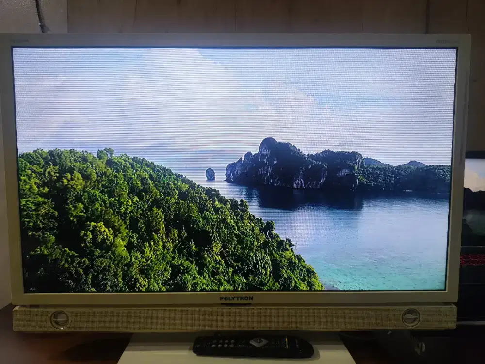 TV Polytron 32 inch PLD32D900W LAYAR JERNIH KONDISI BAGUS NEGO