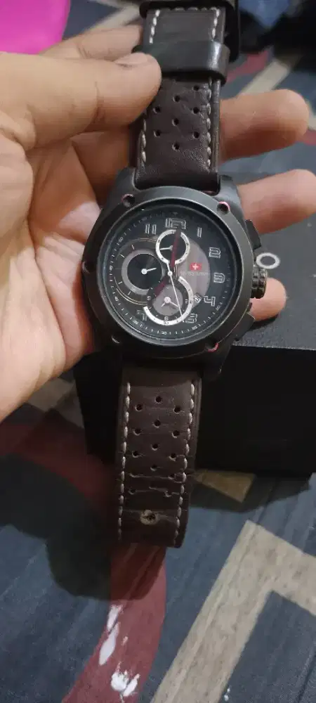 Jam tangan Swiss army