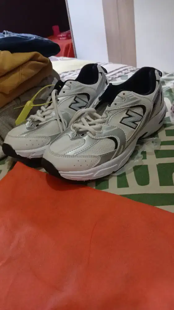 Sepatu Sneaker Wanita