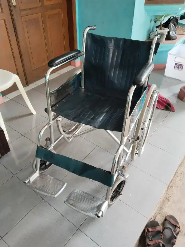 Kursi roda layak pakai 575 aja