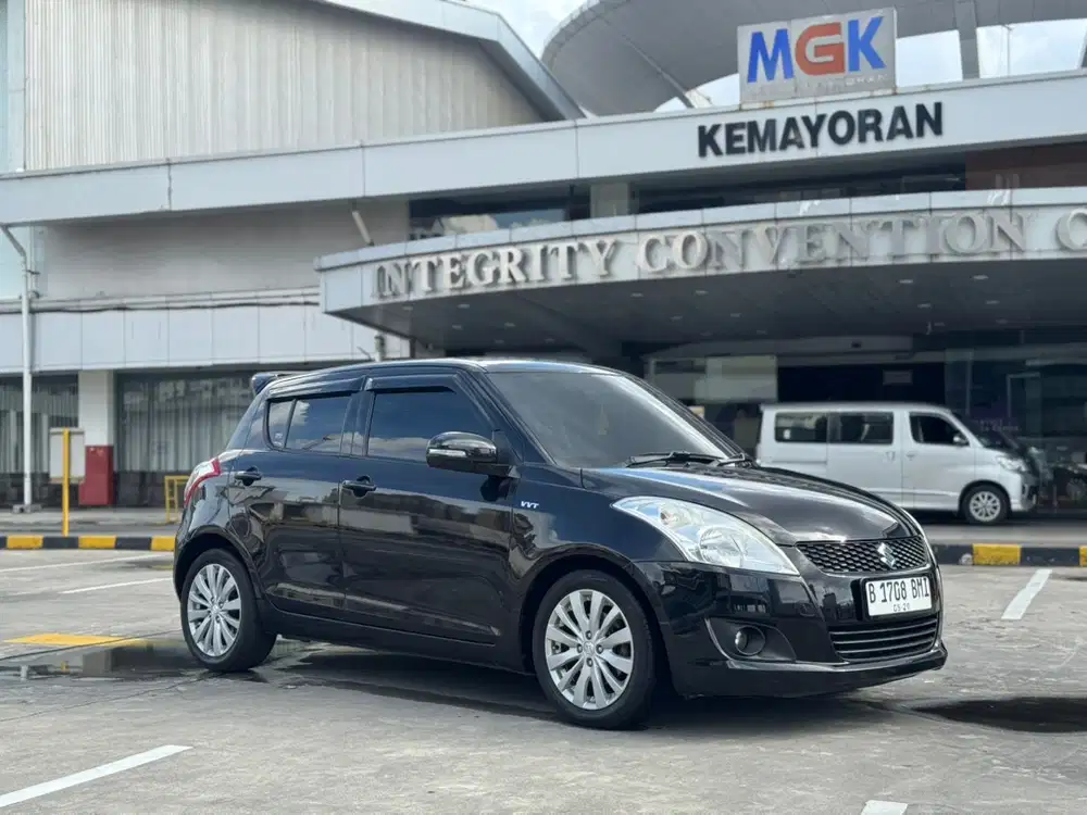 Suzuki Swift GX 1.4 A/T  tinggal pakai aja