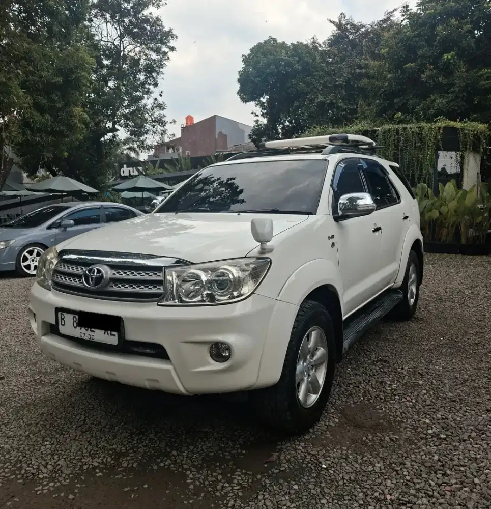 (Harga Cash) Fortuner Diesel 2.5 AT 2010 Putih