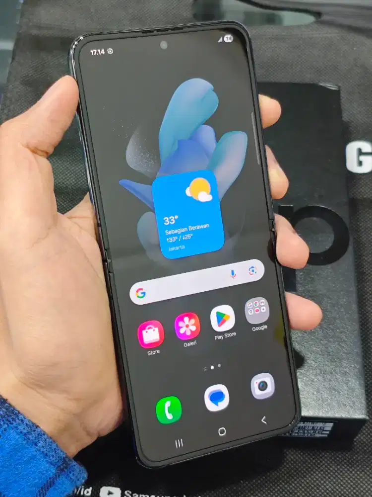 Samsung Z Flip 4 5G 8/512gb warna black like new