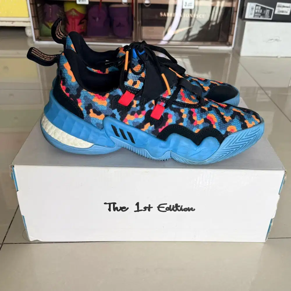Sepatu basket adidas trae young 1 us10/eur44 bekas